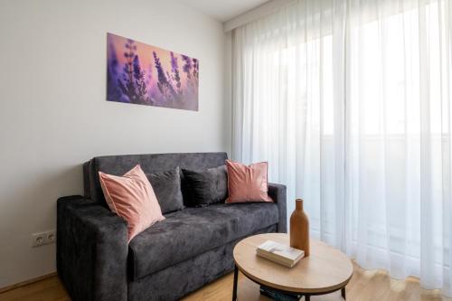 Chic 1BR, Fast to Downtown 2