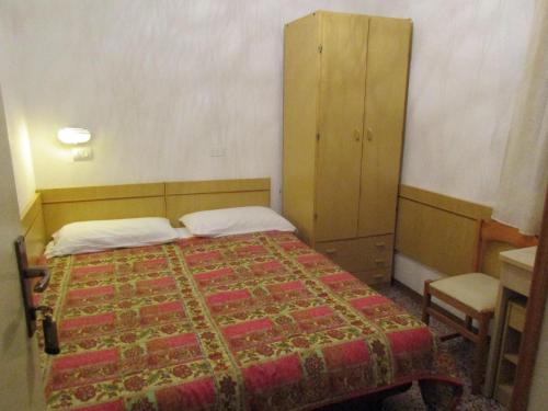 1 twin bed