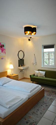Hostel am Burgenring - kostenloser Parkplatz, Zentrum, Self Check-In, Küche (Hostel am Burgenring - kostenloser Parkplatz, Zentrum, Self Check-In, Kuche) in Schlitz
