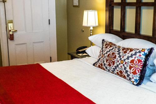 The Marshall House, Historic Inns of Savannah Collection