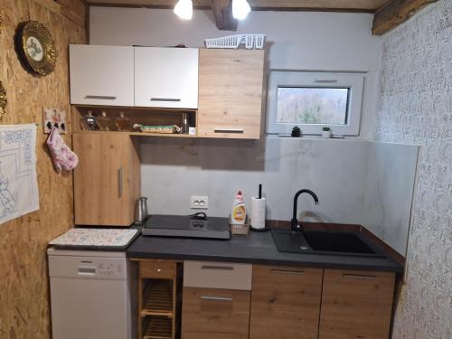 設施, Hiža Bake Veronike (Hiza Bake Veronike) in 哈爾斯新納