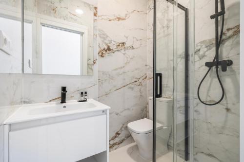 Moderno Apartamento Recien Reformado para 4 personas Alquiler Temporal - image 3