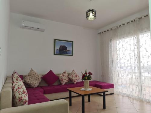 Sublime appartement S plus 2, Résidence Aicha avec piscine – khách sạn tại Mansoura