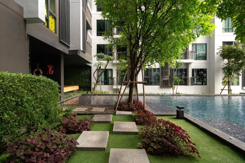 5min to Metro Kitchen Netflix Pool Gym -city view - image 10