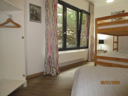 2 bedrooms, 7 beds