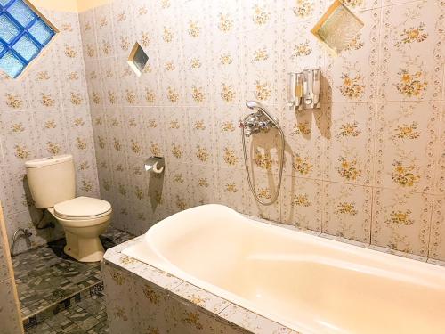 room detail thumbnail 2