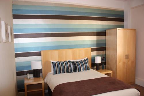 The Warwick Arms Hotel - image 4