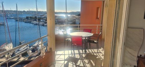 Le Matago A36, Superbe T2 avec vue sur le Port, parking, piscine, clim