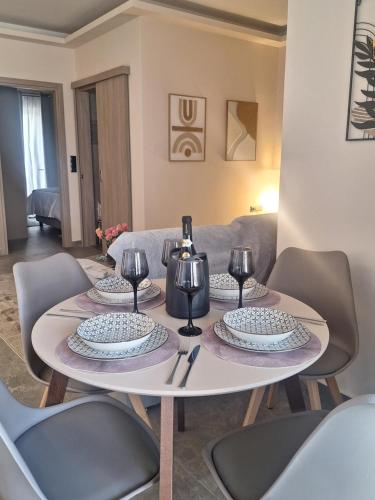 Palvelut, Sunshine Houses I in Ilioupoli