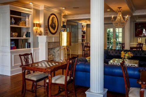 Szórakozási lehetőségek, The Marshall House near Colonial Park Cemetery