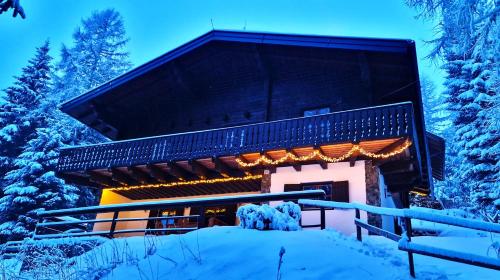 Chalet Alpl - Ferienwohnung Waldblick mit Sauna, Kamin & Whirlwanne - Location saisonnière - Hochrindl