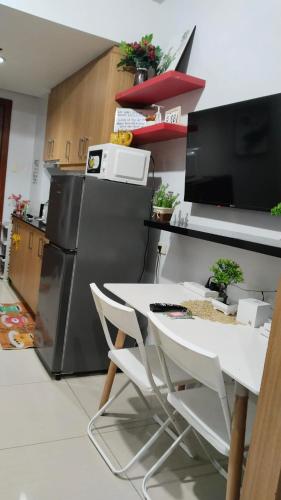 Nygel Staycation at Shell Residences in Gloria
