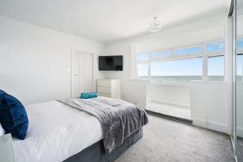 Ocean View in Worthing, 5 bedrooms for 10, 3 Bathrooms, Hot Tub, Parking for 6, Seaview – khách sạn tại Selden