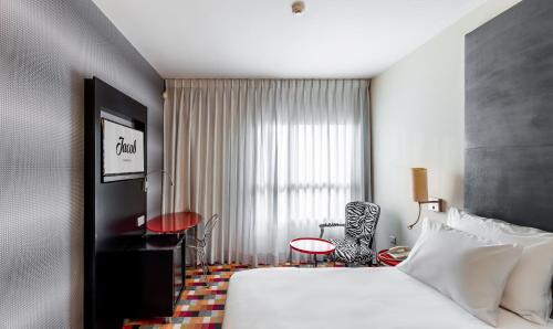room detail thumbnail 0