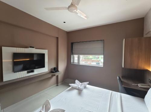 Varanashi Inn in Avinashi