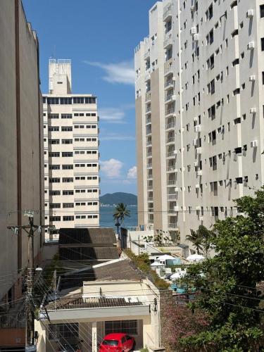 Apartamento Guarujá 50 metros da praia Astúrias (Apartamento Guaruja 50 metros da praia Asturias) in อัสตูเรียส