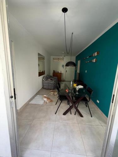 Apartamento Guarujá 50 metros da praia Astúrias (Apartamento Guaruja 50 metros da praia Asturias) in อัสตูเรียส