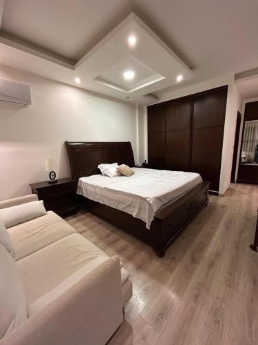 3BR Escape with Outdoor Scenic Views - image 10