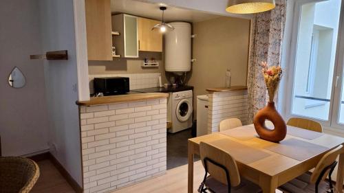 Le Saint Jacques - Downtown in Мелун