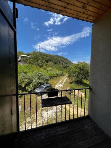 阳台/露台, Dali`s Guest House in 马尔特维利