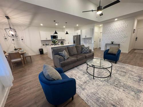 . Lakeview 3BR-3BA Dayton Home
