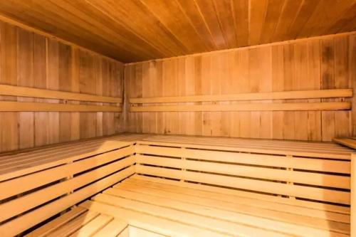 APPARTEMENT charme SPA & PARKING COUVERT Au pied des pistes Plagne 1800 in لا بلاجني
