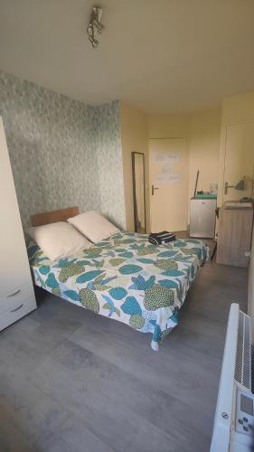 Chambre à la nuit avec petit déjeuner