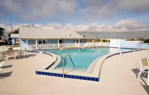 Swimming pool, Starr Estates Marvel House Sunretreat Rv Park in Disney - Maingate West