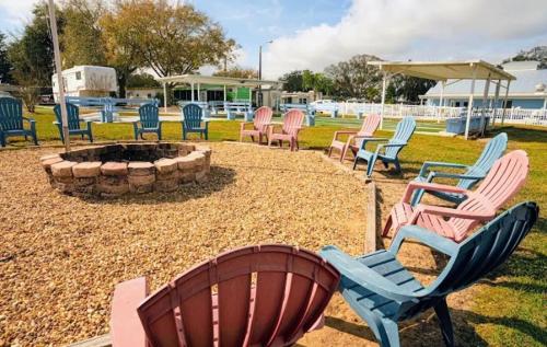 Starr Estates Marvel House Sunretreat Rv Park in Disney - Maingate West