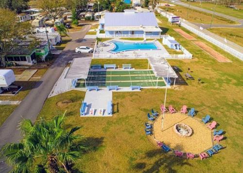 Starr Estates Marvel House Sunretreat Rv Park in Disney - Maingate West