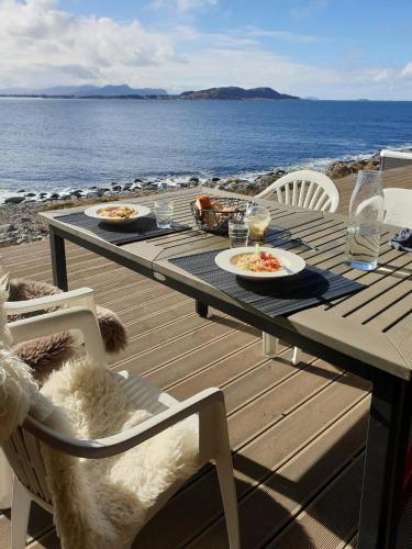 Viesnīcas āriene, Coastal Cabin With Ocean View On Lepsøya in Vigra