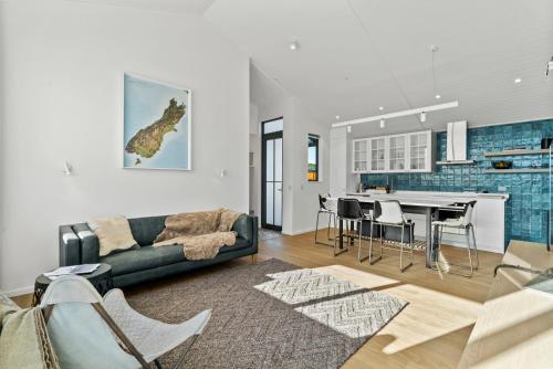 Bull Ridge Escape - Wanaka Holiday Home — other in 7 Bull Ridge, Wanaka, 9382, New Zealand
