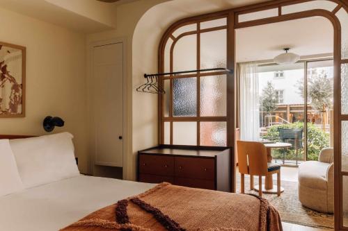 room detail thumbnail 0