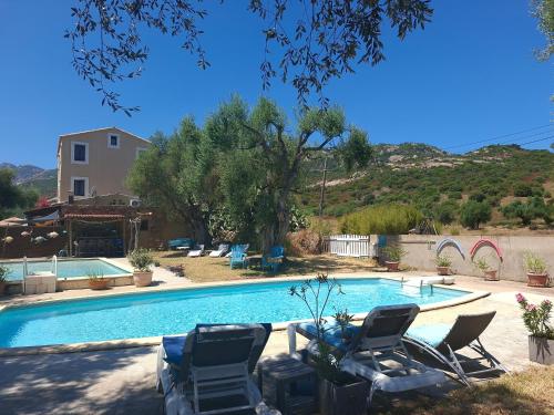 Calvi, 4-person apartment with pool, quiet, close to beaches, piscine, calme
