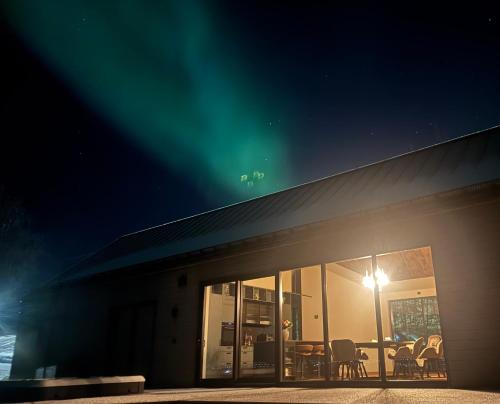 LyNora - Luxury Northern Lights Lodge with Jacuzzi & Lyngen Alps view in Rotsund