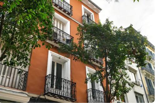 Chueca Fuencarral - 5 Bdrms 5 Baths 12 pax, Madrid (photo 6)