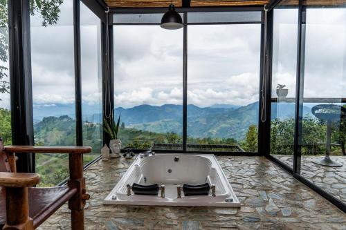 View, GLAMPING ENTRE MONTES Y CAFETALES in Santuario