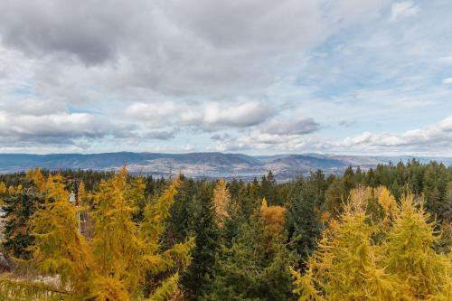 MYRA CANYON RANCH B&B/Inn + Horseback Riding