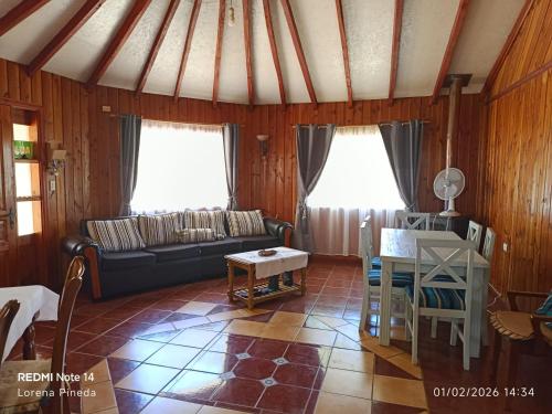Large house in Cuyán (Large house in Cuyan) in San José de Mariquina