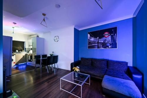 Beautiful Modern Apartment on Wick Lane, Londra
