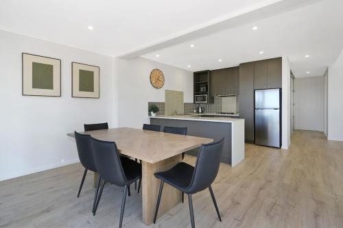 Ebden Lake House- Laid-back Luxury with Lake Views in Ebden