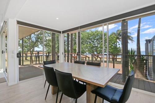 Ebden Lake House- Laid-back Luxury with Lake Views in Ebden