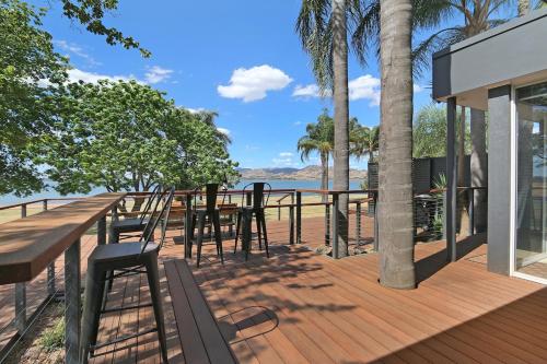 Ebden Lake House- Laid-back Luxury with Lake Views in Ebden