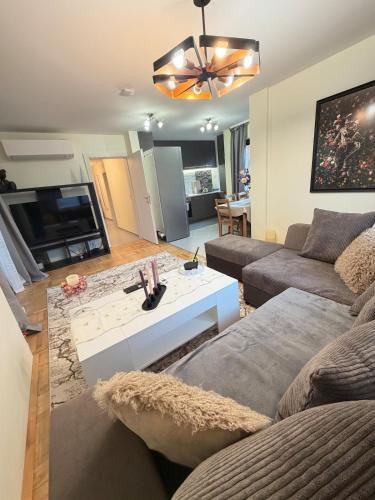 New cozy 3 bedroom apartment 90m2 – khách sạn tại Ovcha Kupel