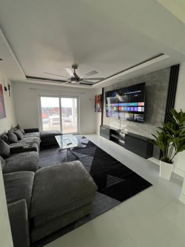RHE Penthouse Richmond Three Bedroom in Priory