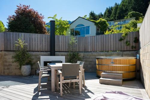 Ruru Retreat |Free Parking|Hot Tub|Walk To Town - image 13