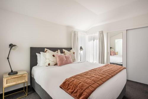 Ruru Retreat- Free Parking- Hot Tub- Walk To Town - image 5