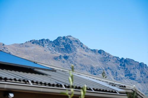 Ruru Retreat- Free Parking- Hot Tub- Walk To Town - image 12