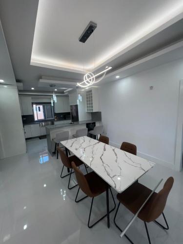 RHE Penthouse Richmond Three Bedroom in Priory