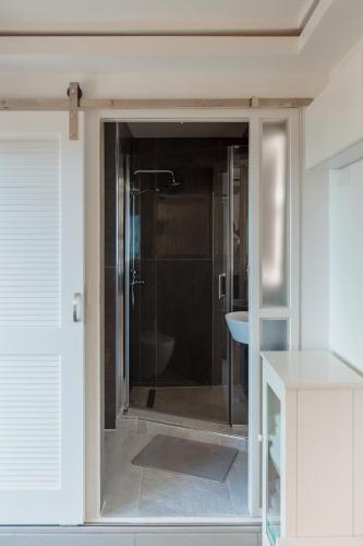 Dušas, Bayside Paradise Apartment, minutes from the beach in Guana Bay